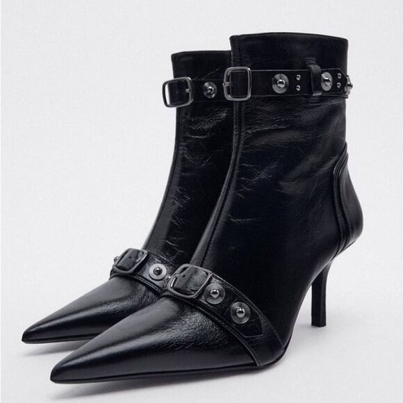 (F2)Zara signs up for the Balenciaga style with these leather ankle boots siz/10
